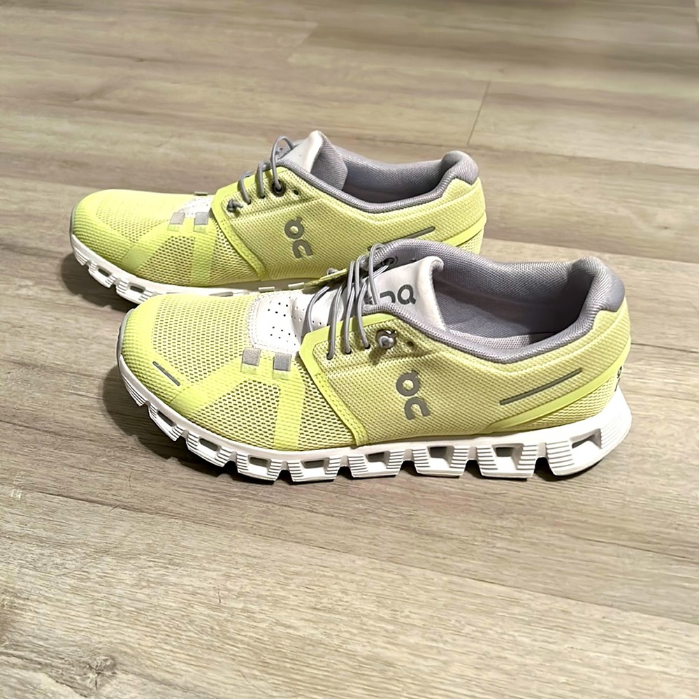 ON Cloud 5 shoes